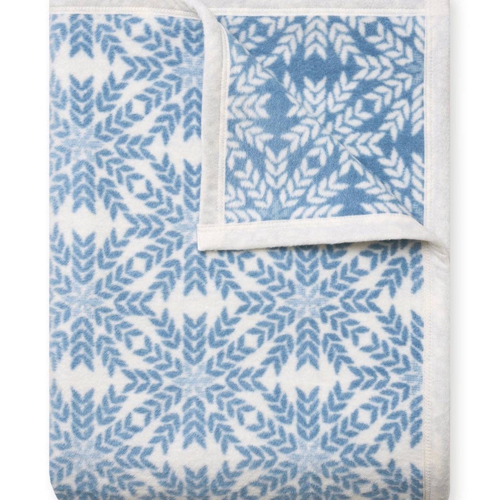 ChappyWrap Blanket in Nordic Frost Blue - Picture 2 of 4